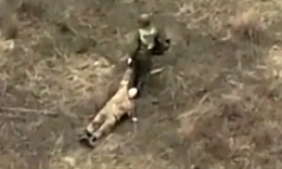 UA drone drops a grenade and hits a RU soldier