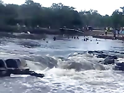 Sad Moment a 15 Year Old Kid Drowns to Death