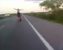 Moron Trying to Show off Dies Instantly When He Crashes