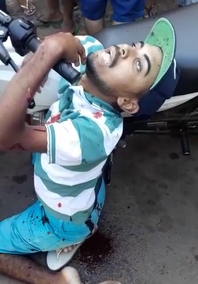 Man Slowly Dies Clinging to His Morotcycle