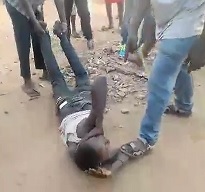 Crowd Goes in on Thief 