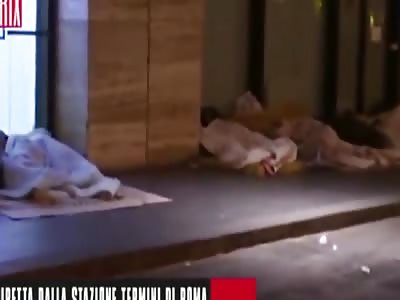 italian reporter is being attacked by asylum seekers