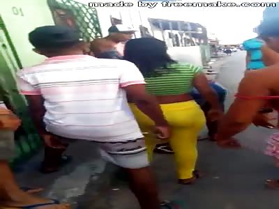 GIRL BEING BEATEN BY TEEN GROUP