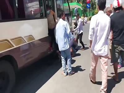 STUCKED UNDER BUS - FULL VIDEO