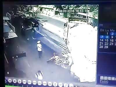 Man motorcycle ends under a truck apparently felt hot and just wanted some shade