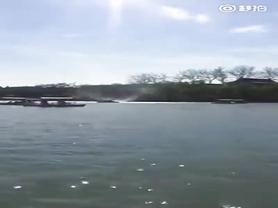 Chinese boat with the wind selo