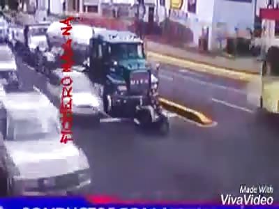 Motorcyclist spends the scare of his life