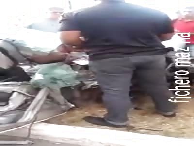 Man suffers an automobile accident and remains embedded in the windshield