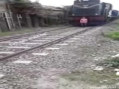  Man commits suicide and hangs himself on the train machine