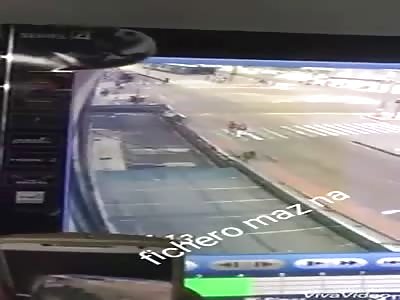 ACCIDENT: people pass the street and are hit by truck