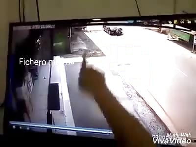 SLOW CAMERA: Slow camera records moment when motorcyclist collides with van