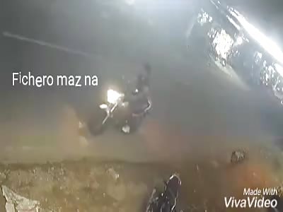 ACCIDENT: truck drives the motorcyclist