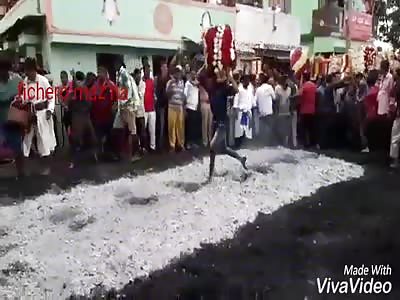 ACCIDENT: woman falls in ritual on hot carbon