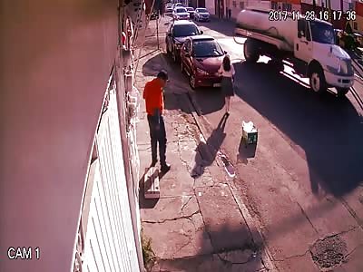  TRUCK Cut TELEPHONE CABLES AND CRABS THE GIRL