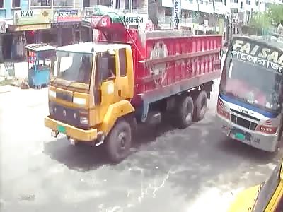 Woman and her Daughter Crushed By Bus