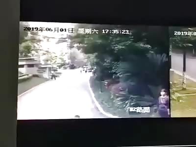 WOMAN DIES ON RECEIVING HIT ON HEAD