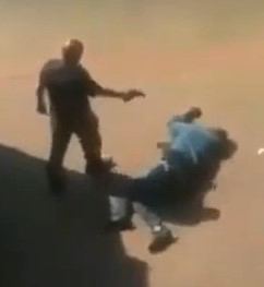 Cash Guard Finishes Robber Off In Front Of Witnesses