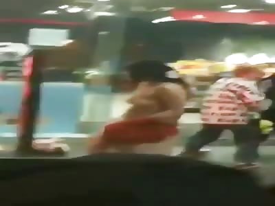 BEAUTIFUL NUDE WOMAN WITHIN THE PLAZA