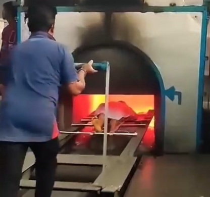 HOLY CRAP: Dead Body Lifts its Arm During Cremation 