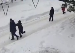 Russian kid savagely pushed old man just for fun 