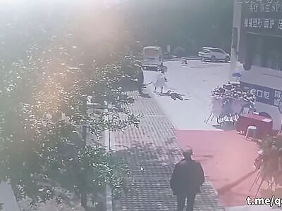 Security camera records stabbing in China