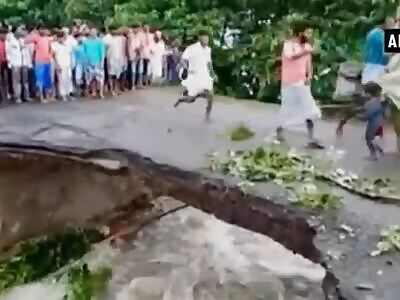 3 people die by drowning because of bridge collapse