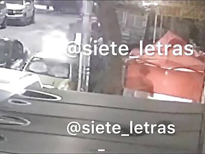 Sicarios arrive on a motorcycle and murder a man in Mexico