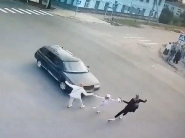 Driver Runs over 4-Year-Old Girl with Her Parents in Russia
