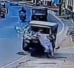 Man Killed After Getting Hit by an Autorikshaw in Brutal Accident