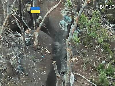 Ukrainian warrior vs 2 Russians