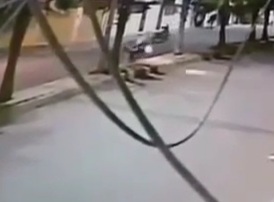 [FATAL MOTORCYCLE CRASH]Motorcyclist Turned Rag-doll in Seconds