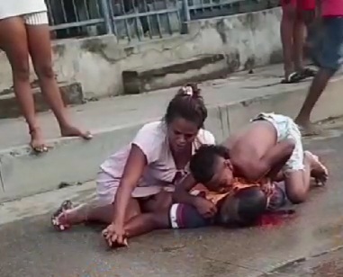 [SAD]Wife and children crying dead husband 