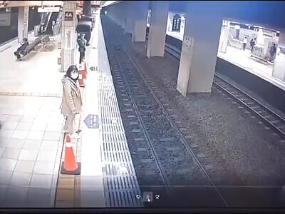 Woman falls onto train tracks in Taiwan