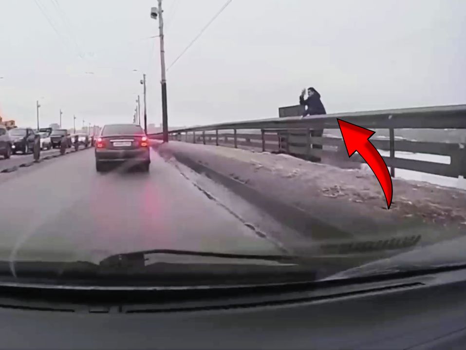 Miserable Russian Exits Taxi and Jumps Off Bridge