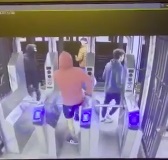 NYC : Man Pushed Into Oncoming Train