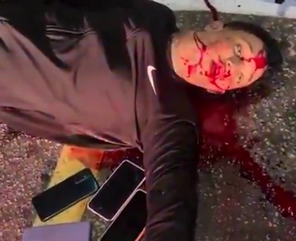 Phone thief captured and nearly killed by angry crowds 