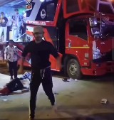 Bruce Lee style Just 1 punch, 5 knock out and 1 person dead.