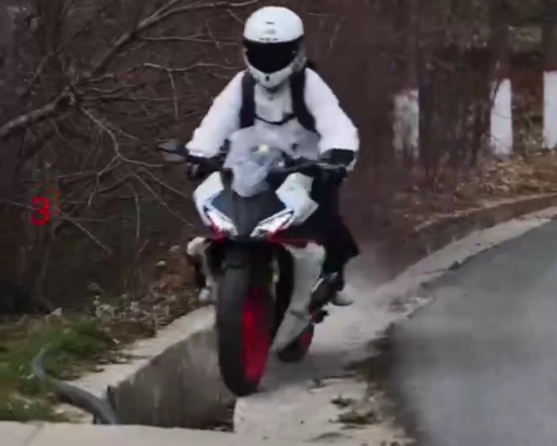 Stupid Chinese biker making a video gone very wrong 