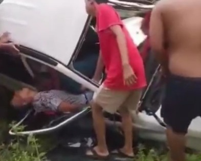 Family in their car fatally crashed by train 