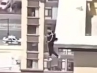 Chinese man commit suicide by jumping from a tall bulding 