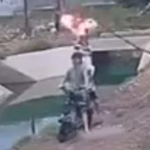 3 Students Electrocuted When Taking a Kite and Getting Caught In High-Voltage Power Lines