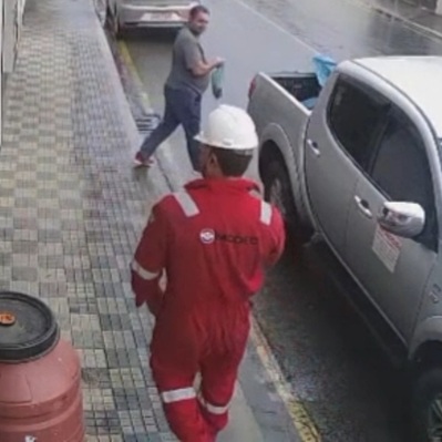 Hitman Disguised as a Worker Executes His Victim