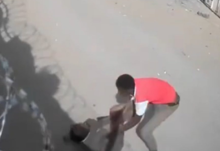 Kenyan man trying to rape lady in Garissa before being scaredoff by another woman