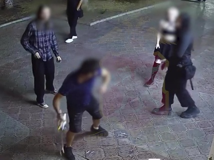 Drunk man throwing bottle on Gothic couple gets a fatally stabb 