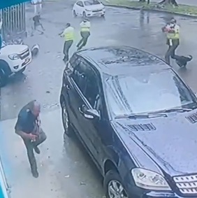 Sicarios Disguised As Police Officers Execute a Drug Trafficker In Colombia