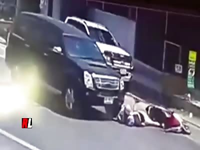  Good driver reaction saves the life of motorcyclists