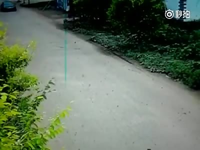 Rider Falls Under The Car and Dies With Head Crushed