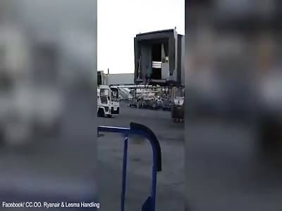 Man Runs on Airport Tarmac in Attempt to Catch Leaving Plane