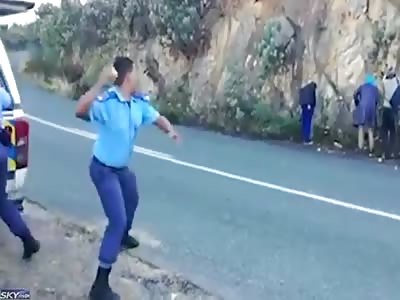 South African police throw stolen fruit at apple thieves