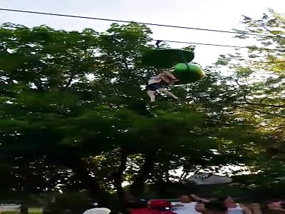 Waterpark Visitors Save a Young Girl Falling from the Skyride